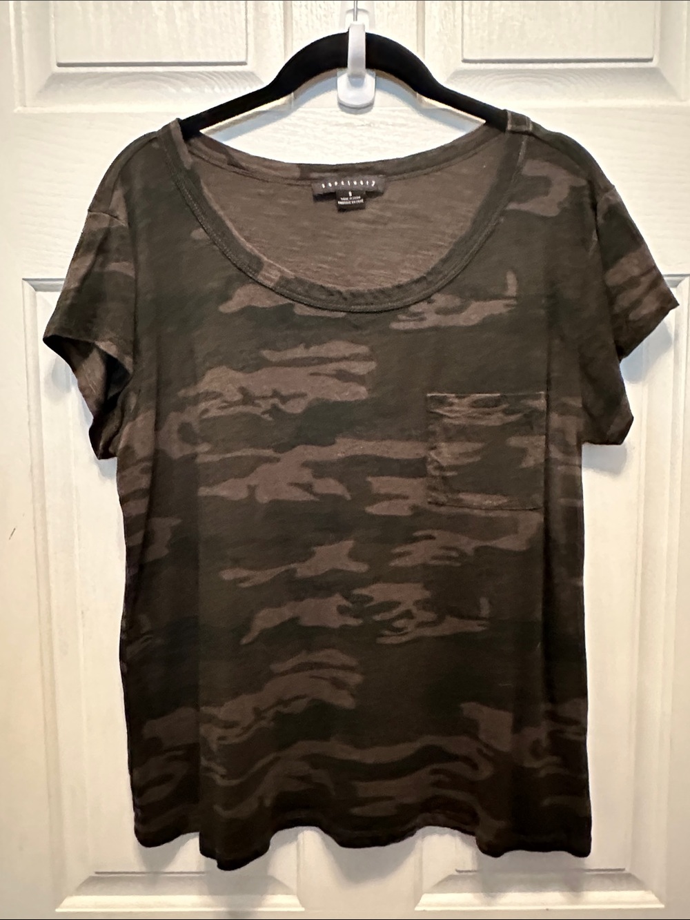 Sanctuary Olive Green Camo Short Sleeve Pocket Tee Size Small